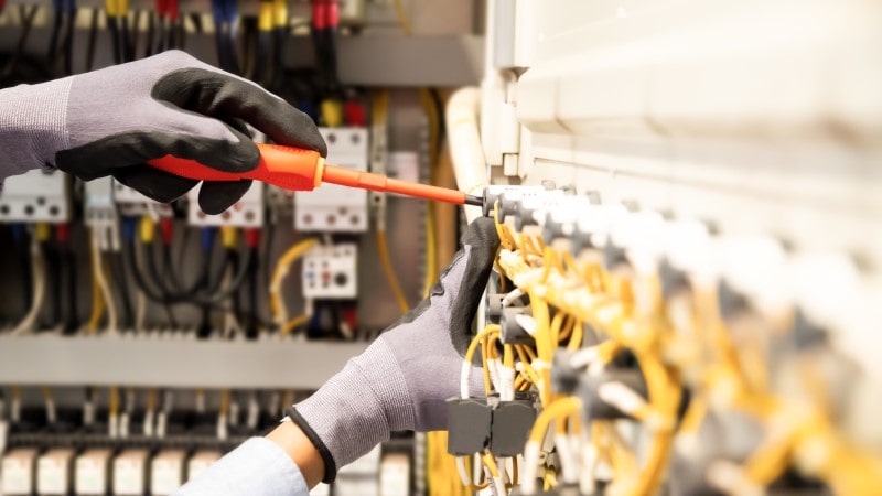 AdobeStock_479718896 (Niestandardowy)-min instalacja elektryczna wykonana przez firmę Elin